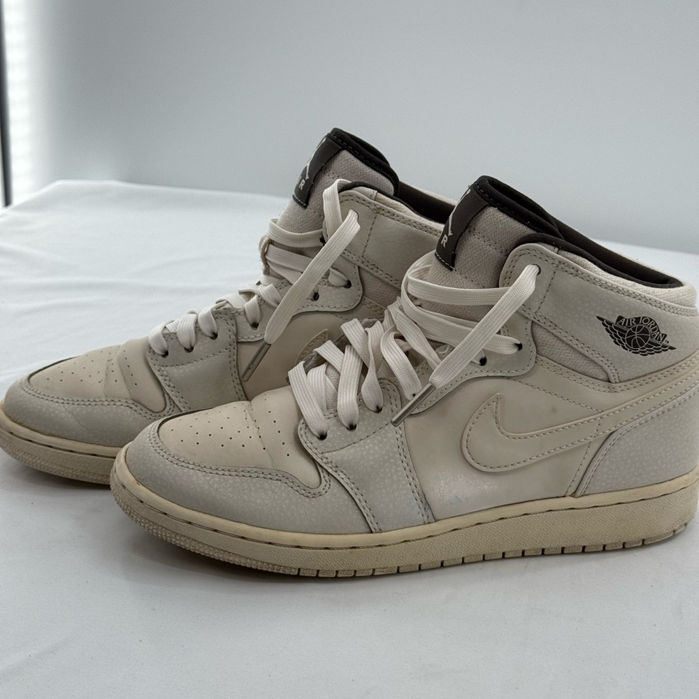7y / 8.5w 2015 Air Jordan 1 Retro High PRM GS Phantom White Sneakers 705296-022